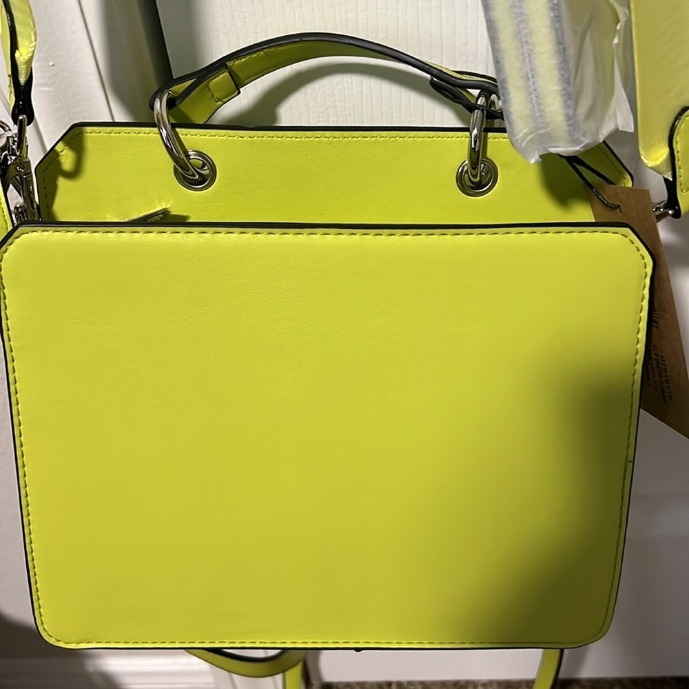Steve Madden Bevelyn Satchel in Cyber Lime
No longer has tags - Picture 4 of 4